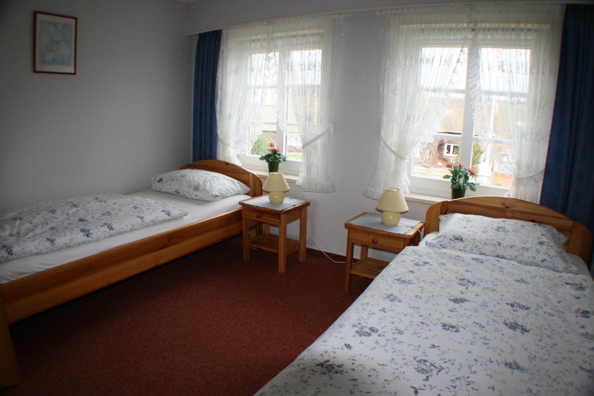 Ferienwohnungen Im Hotel Garni Zur Post Utersum Værelse billede