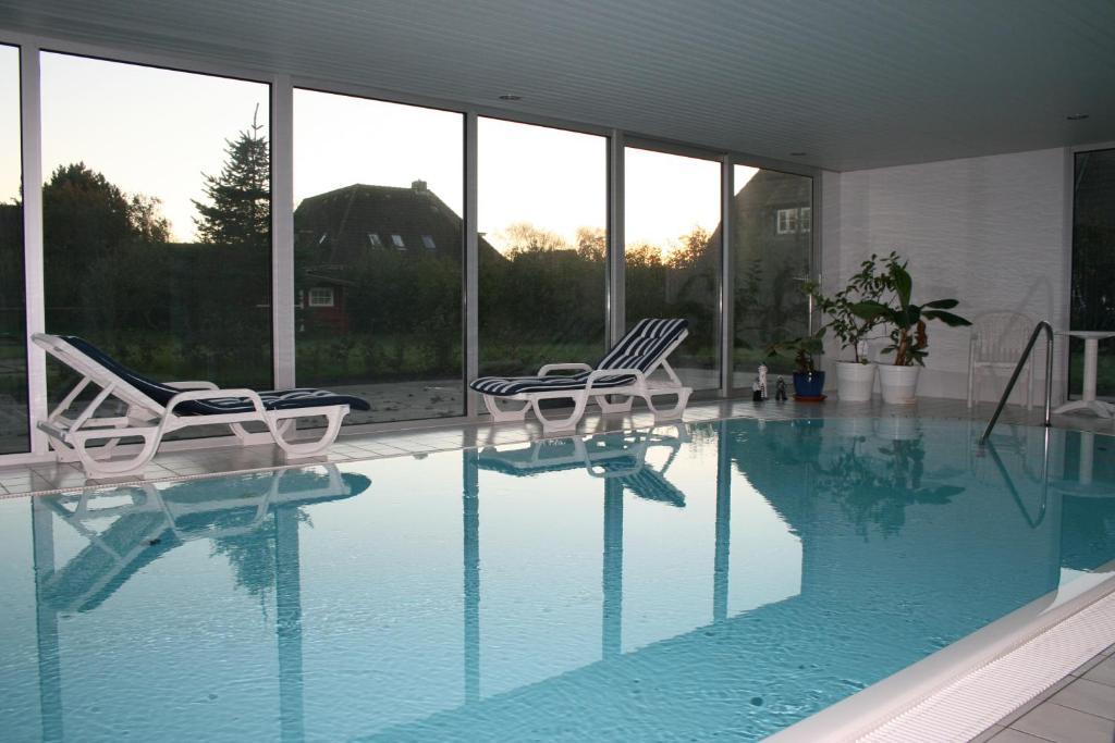 Ferienwohnungen Im Hotel Garni Zur Post Utersum Værelse billede