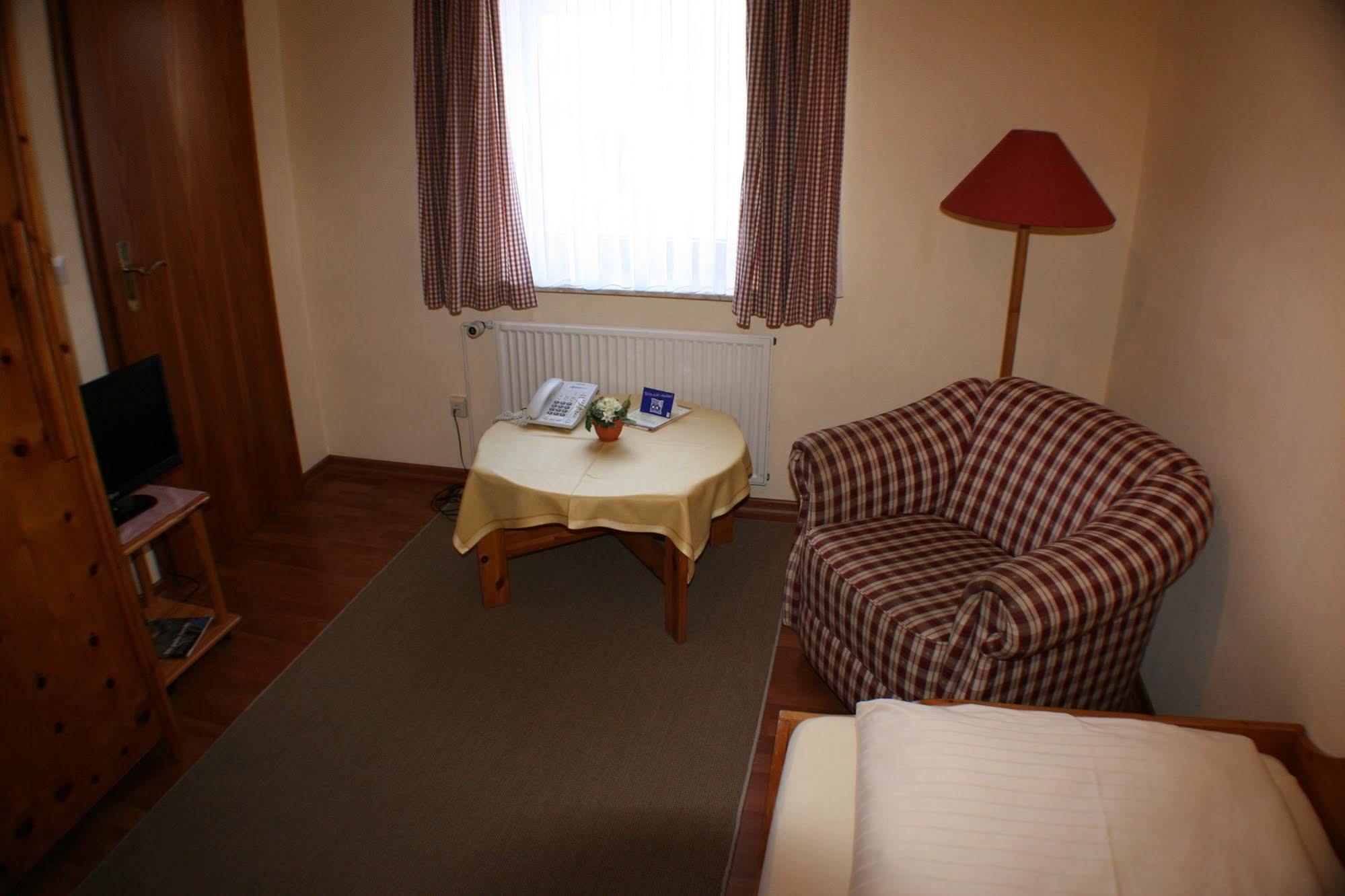 Ferienwohnungen Im Hotel Garni Zur Post Utersum Eksteriør billede